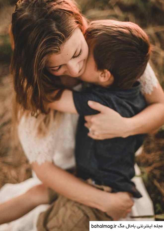 ژست عکس تولد مادر و پسر