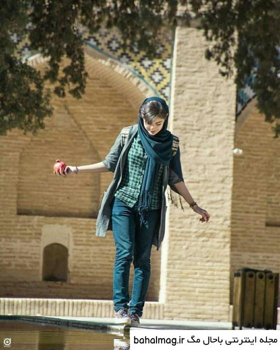 ژست عکاسی دخترانه ایستاده