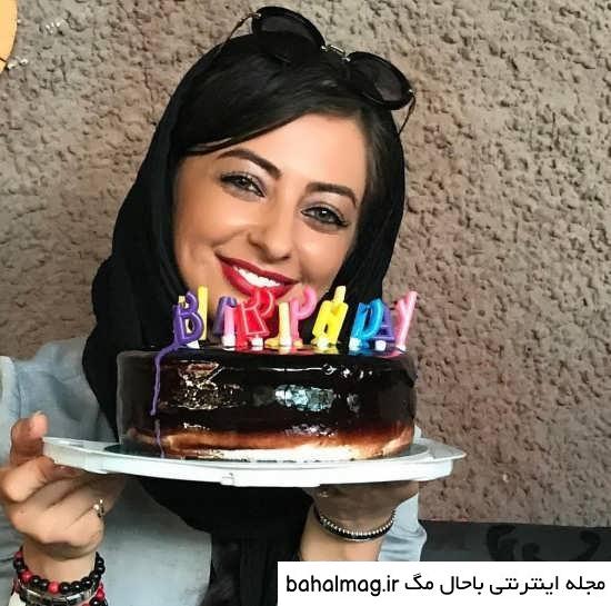 ژست عکس در جشن تولد تازه