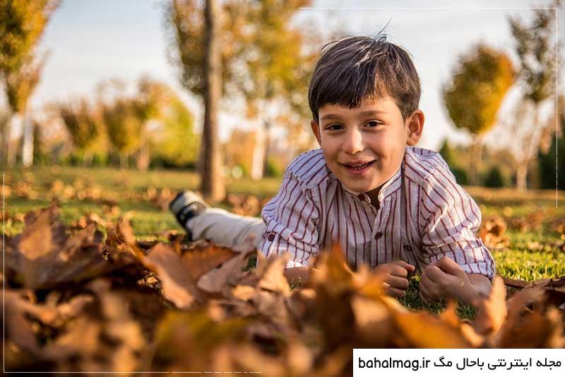 ژست عکس پاییزی نوزاد