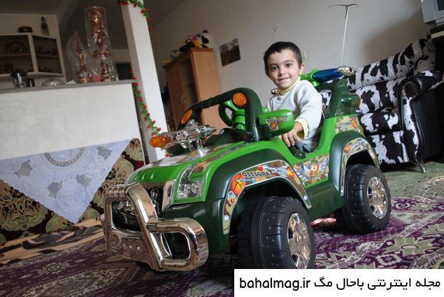 بهترین ژست عکس کودک با ماشین شارژی