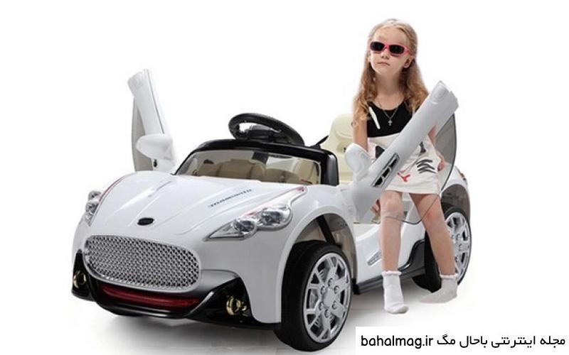ژست عکس کودک با ماشین شارژی جدید